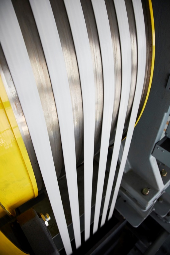 Carbon fiber belt applied to the world’s first 1260m/min elevator. Its weight is reduced to one sixth of the conventional metal rope, while its life span is doubled
